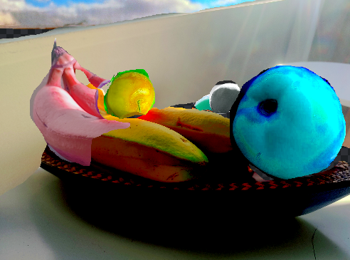 絵画的に色彩を変えた果物