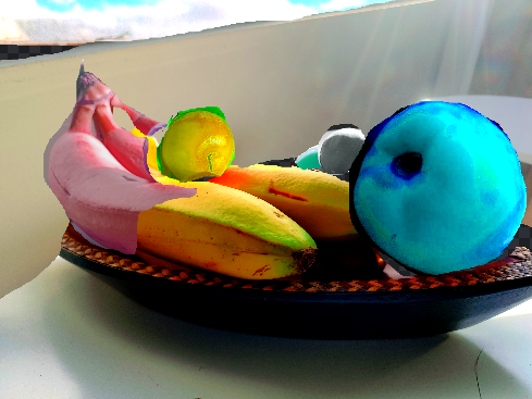 絵画的に色彩を変えた果物