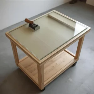 ガラスのパレットとスクレーパー